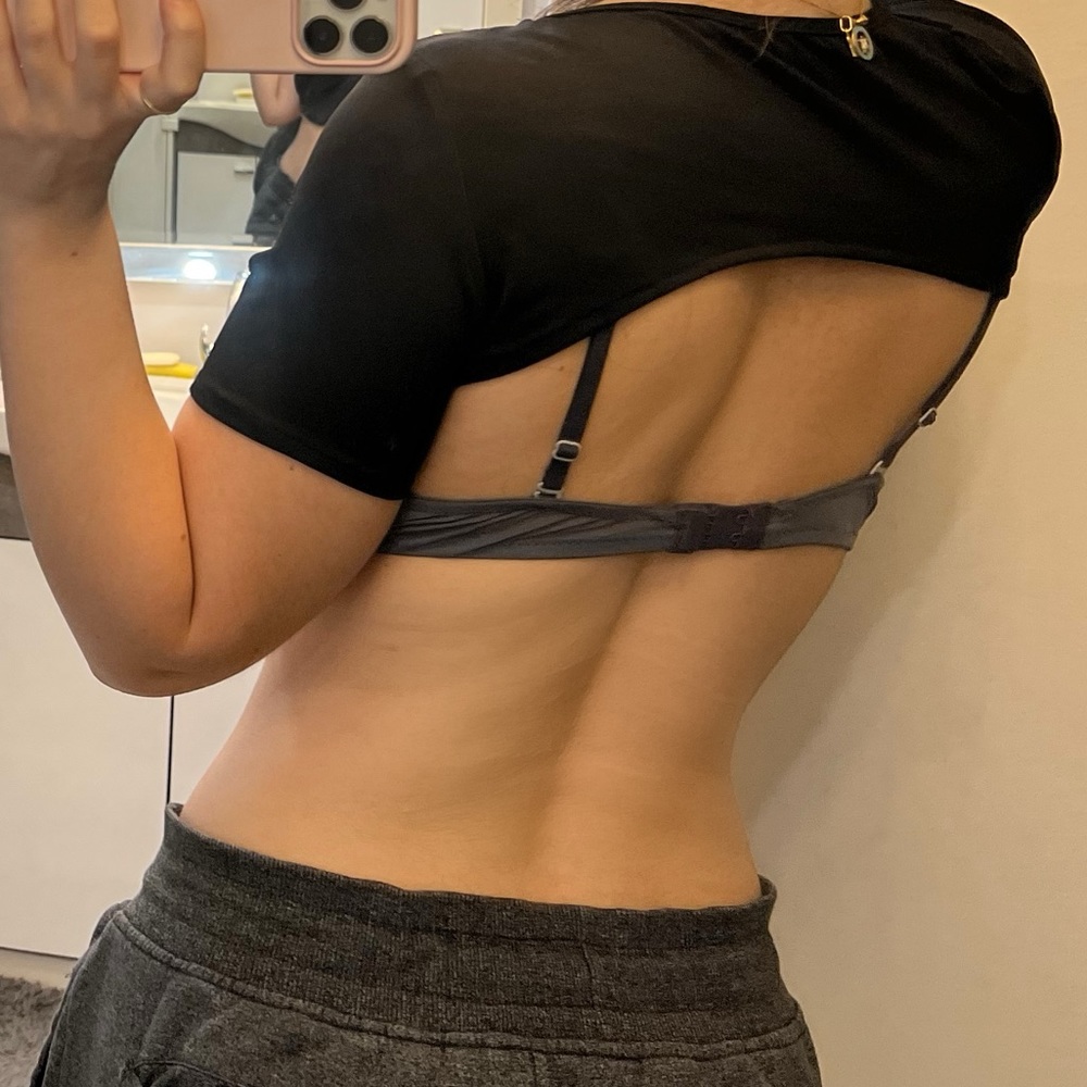 BACKLESS CROP TOP